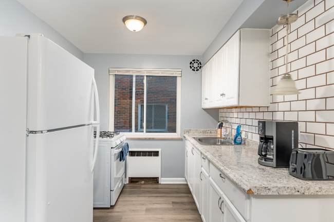 Building Photo - 3913 E Gatewood Ln