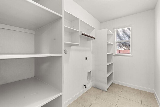 Building Photo - 4615 Hollow Chase Ln