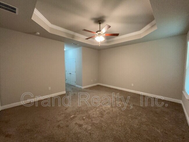 Building Photo - 3823 Shady Grove Dr