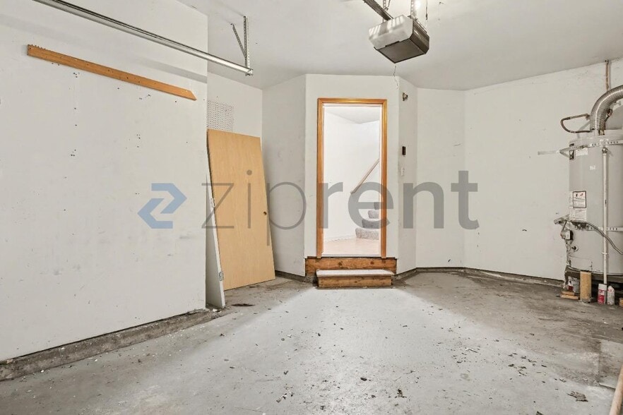 Building Photo - 1530 NE 68th Ave