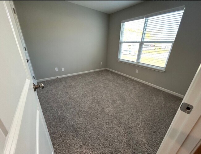 Building Photo - 651-653 Fall Meadow Lane