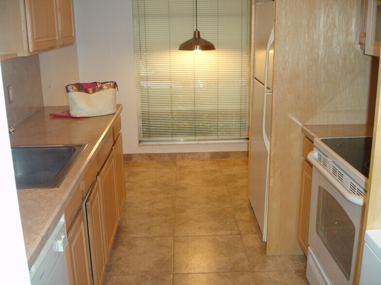 Building Photo - 2381 Papaya Dr