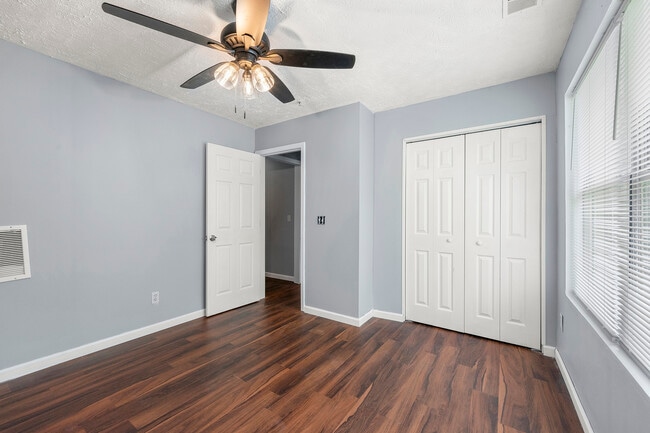 Building Photo - 3247 Fairington Dr
