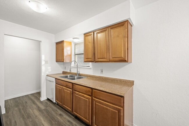 Building Photo - 7509 Echo Hill Dr