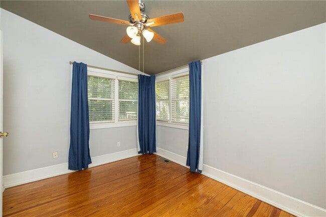 Building Photo - 347 Rollston Ave
