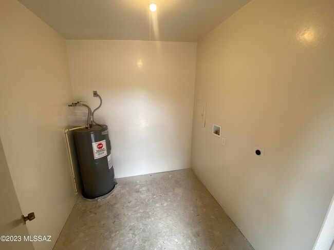 Building Photo - 3325 E Blacklidge Dr