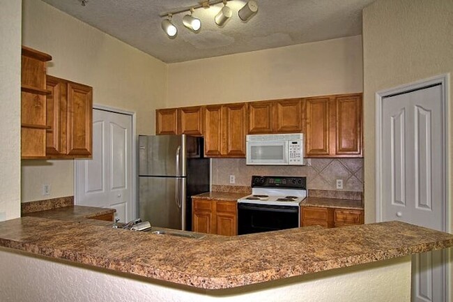 Building Photo - Private, updated, 2/2, 3rd-floor condo, wi...