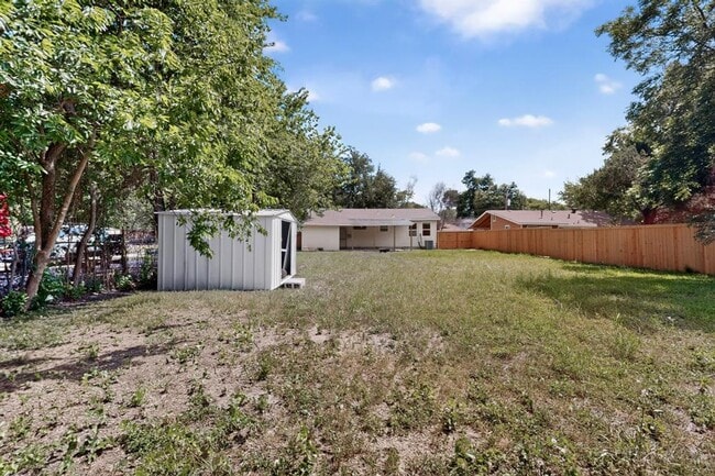 Building Photo - 4711 Alf Ave