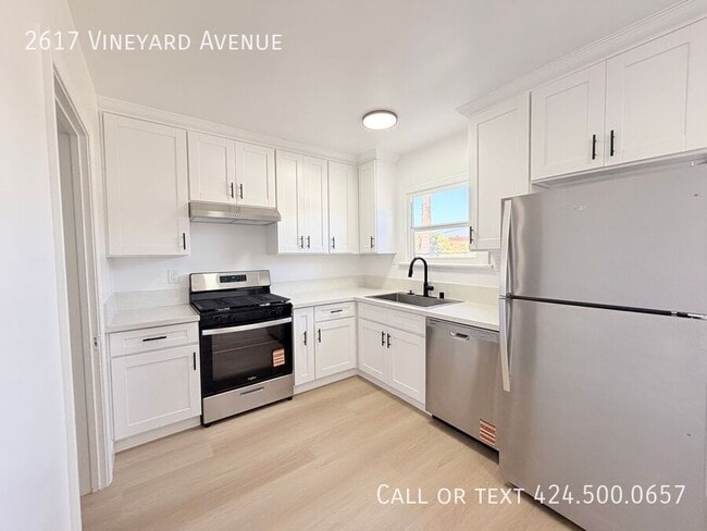 Building Photo - 2617 Vineyard Ave