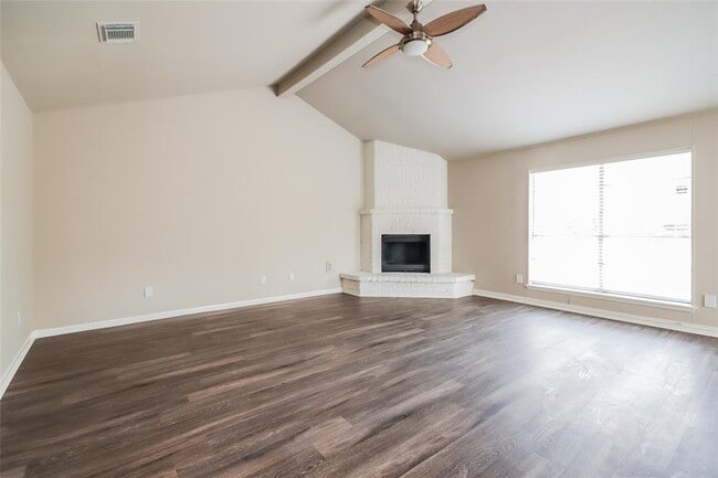 Building Photo - 14003 Apple Dr