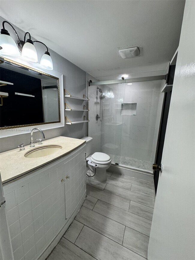Building Photo - 7101 Miami Lakes Dr