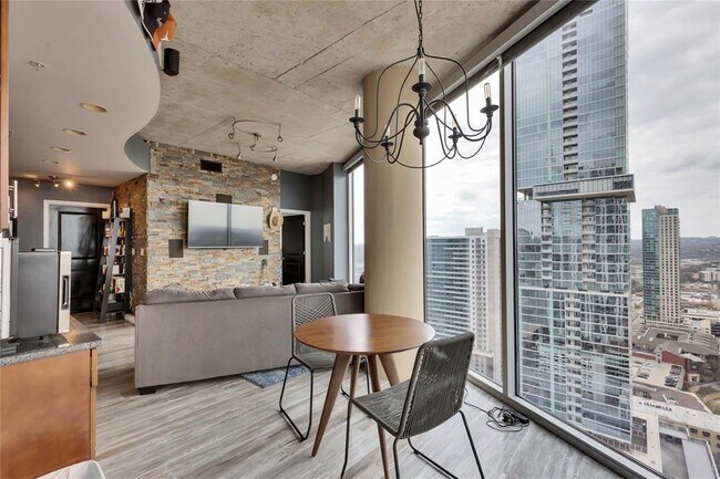 Building Photo - 360 Nueces St