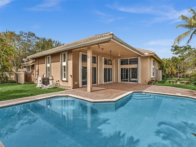Building Photo - 11335 Lakeshore Dr