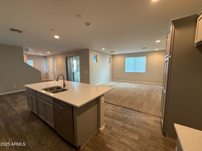 Building Photo - 3786 E Robert St