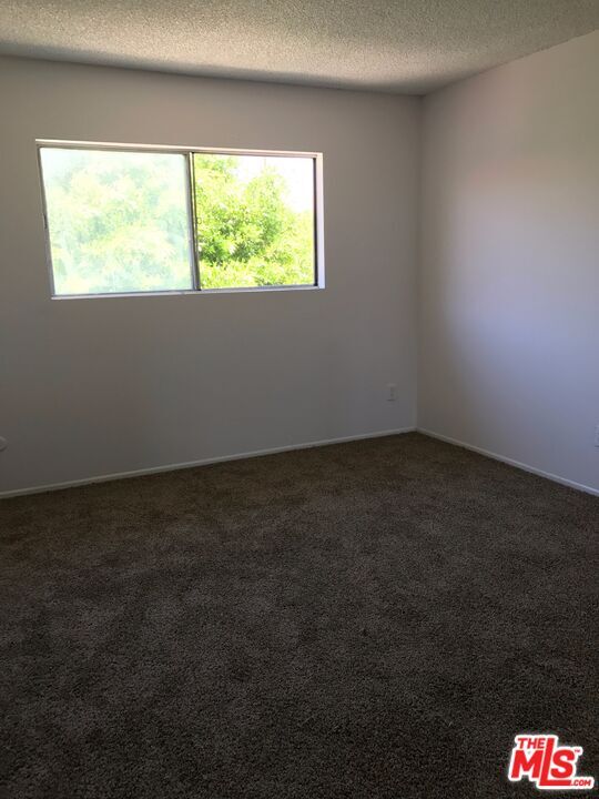 Building Photo - 840 W Colden Ave