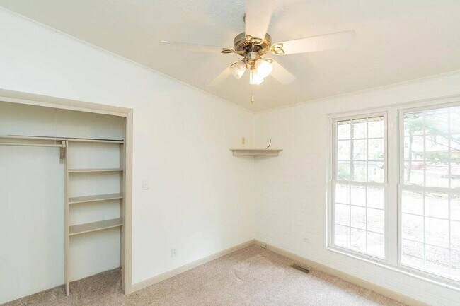 Building Photo - 203 Hathaway Dr