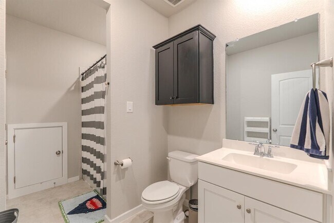 Building Photo - 40 Snowdrop Lily Dr