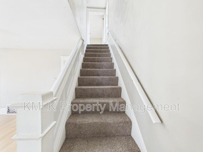 Building Photo - 773 Montana Ave