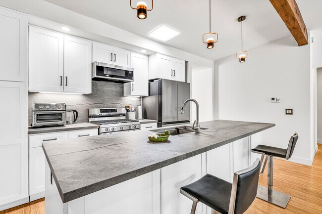 Building Photo - 37535 Melrose Dr