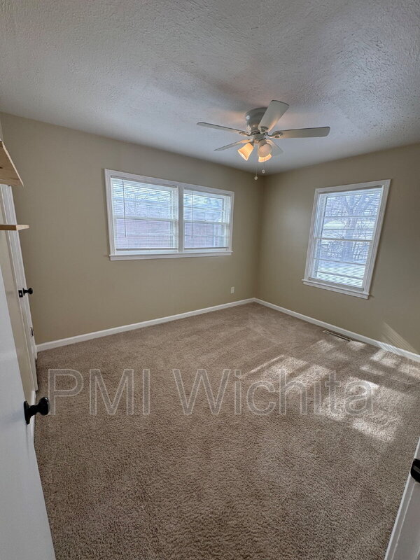 Building Photo - 3439 S Walnut St