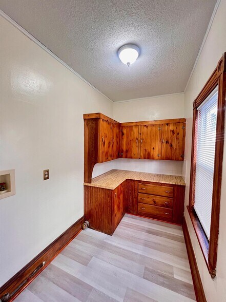 Building Photo - 22 Temple St