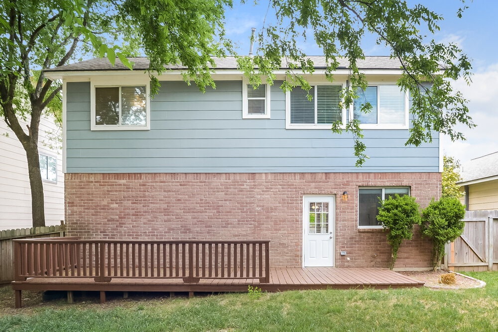 Building Photo - 8639 Sunny Oaks