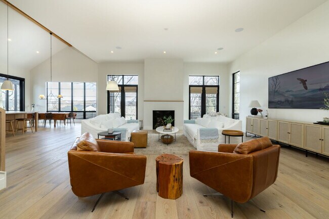 Building Photo - Beautiful Fully Furnished Custom Home in Rancharrah