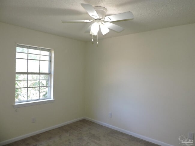Building Photo - 728 N Fairfield Dr
