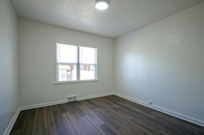 Building Photo - 5159 E 16th St