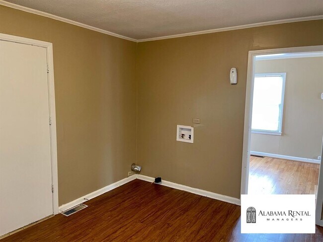 Building Photo - Great Home Available for Rent! View with 4...