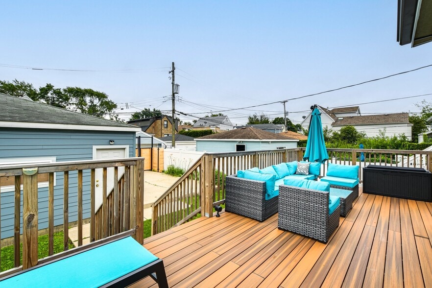 Deck (Gated parking pad to right of garage) - 4727 N Kiona Ave