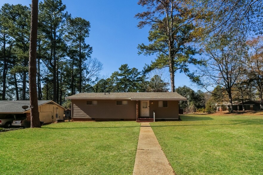 Building Photo - 3025 Charleston Dr