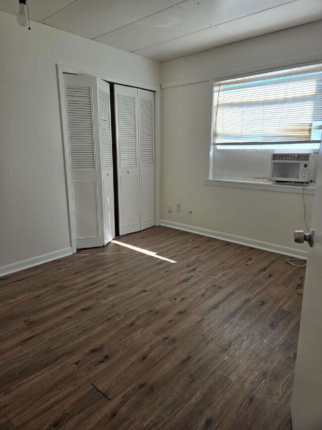 Building Photo - 202 Shepard Ave