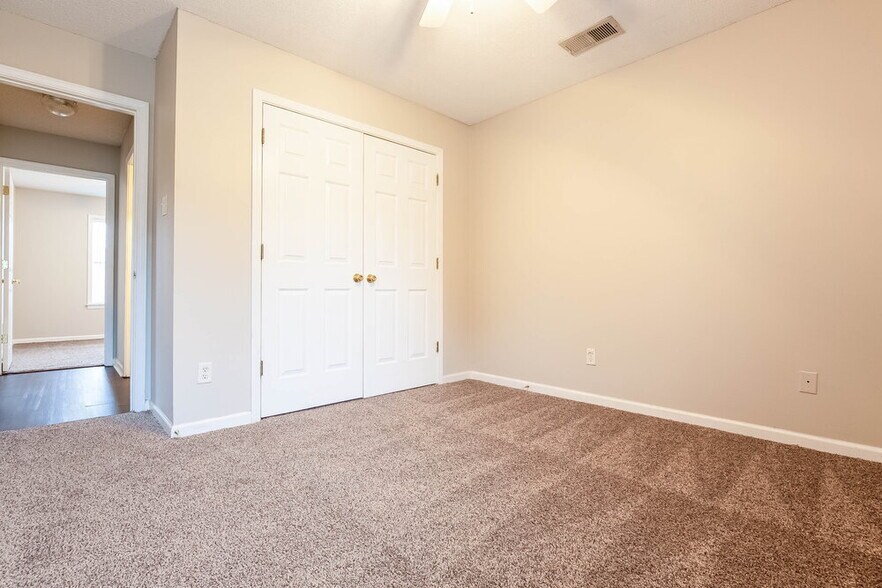 Building Photo - 1209 Pendulum Dr