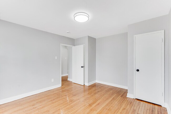 Building Photo - 121 Forest Ave