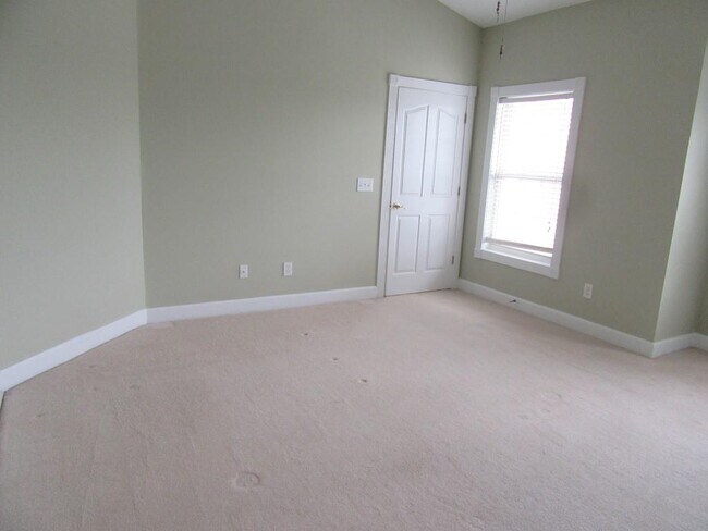 Building Photo - 2241 Waterview Dr