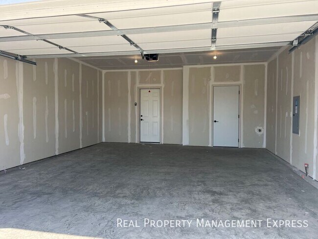 Building Photo - 9000 W Jerald Pl