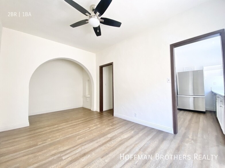 Building Photo - 362 1/2 N Sierra Bonita Ave