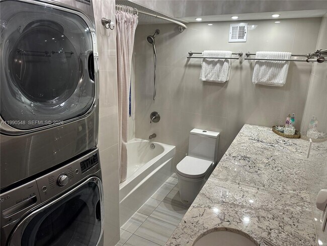 Building Photo - 6039 Collins Ave