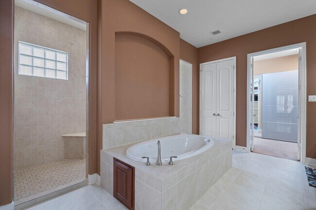 Building Photo - 10602 Comeaux Ln