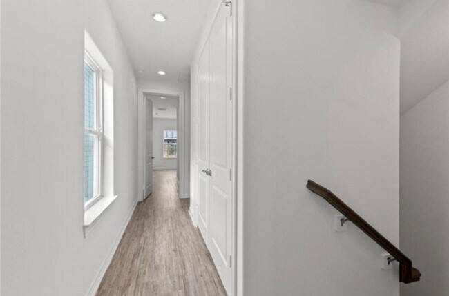 Building Photo - 3233 Real St