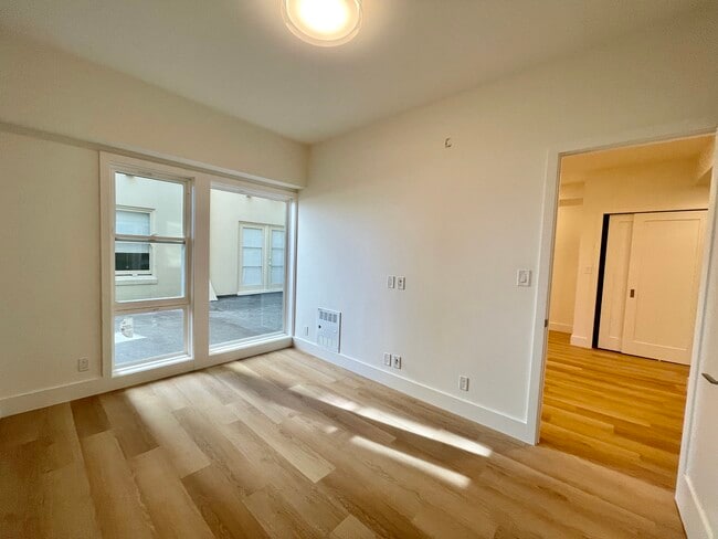 Building Photo - 1740 Broadway