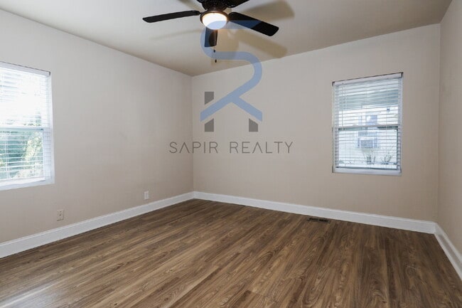 Building Photo - 1106 Wyland Dr SW