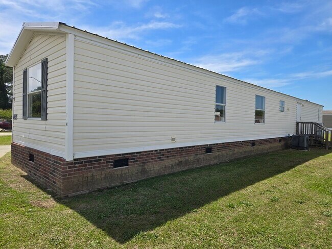 Building Photo - 2115 Cattail Cir