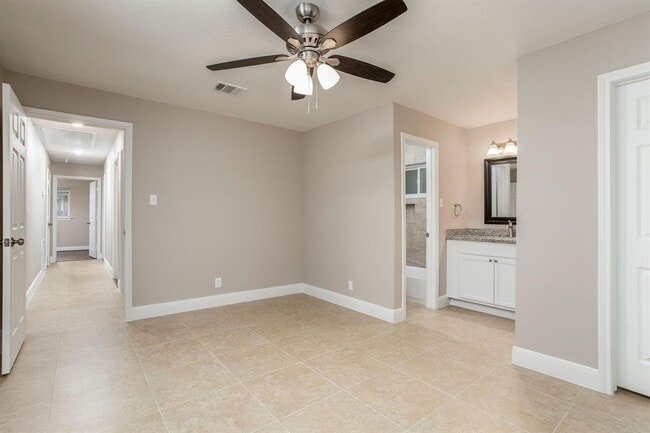 Building Photo - 24326 Pine Canyon Dr
