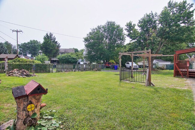 Building Photo - Spacious 4/5 Bedroom Home for Rent - Available Now!