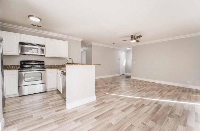 Building Photo - Beautiful 2 bed, 2 bath condo ready to mov...