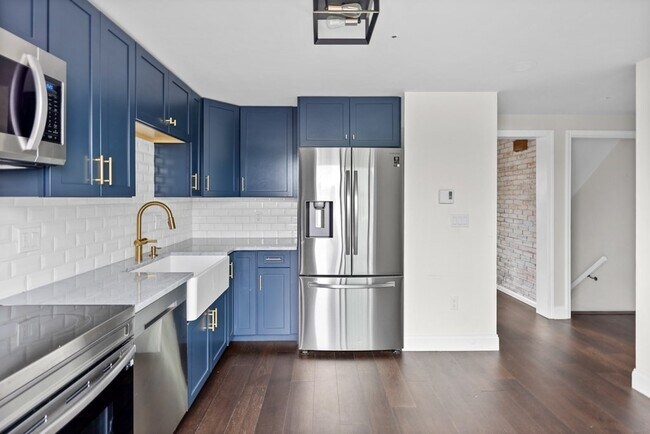 Building Photo - 37 Canal St