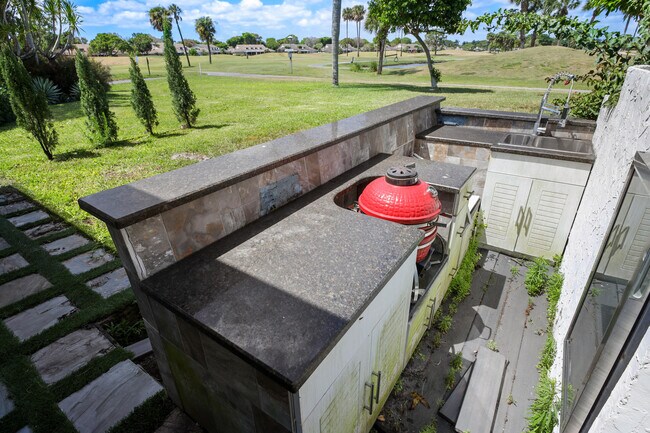 Building Photo - 6590 Fountains Cir