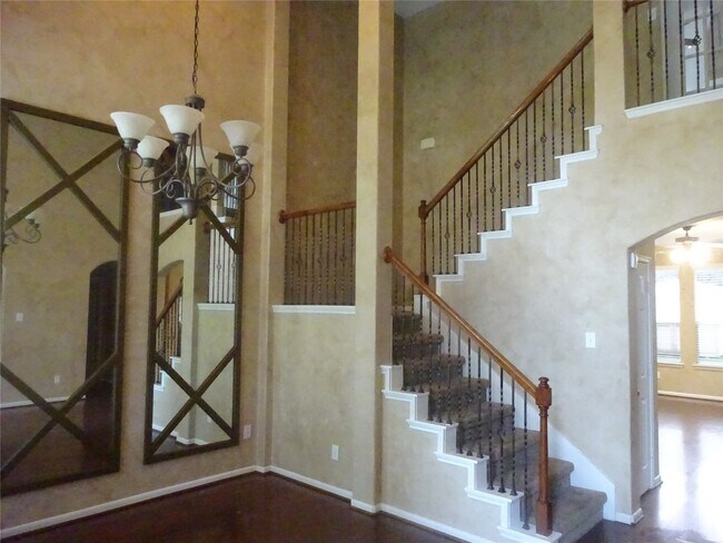Building Photo - 14007 Breezy Cypress Creek Trail